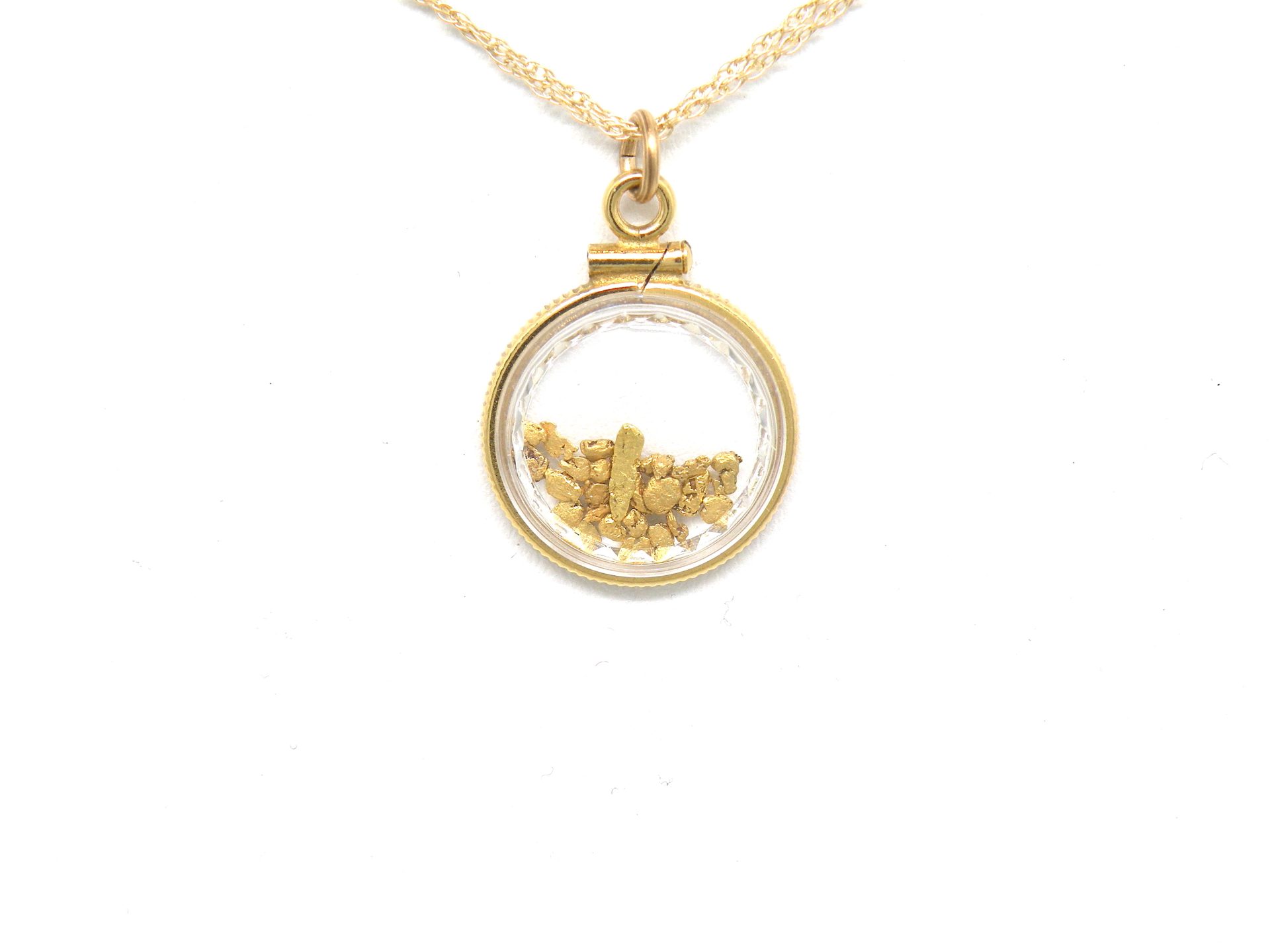 Gold filled 18mm locket pendant, natural Gold nuggets, faceted lens - Image 3