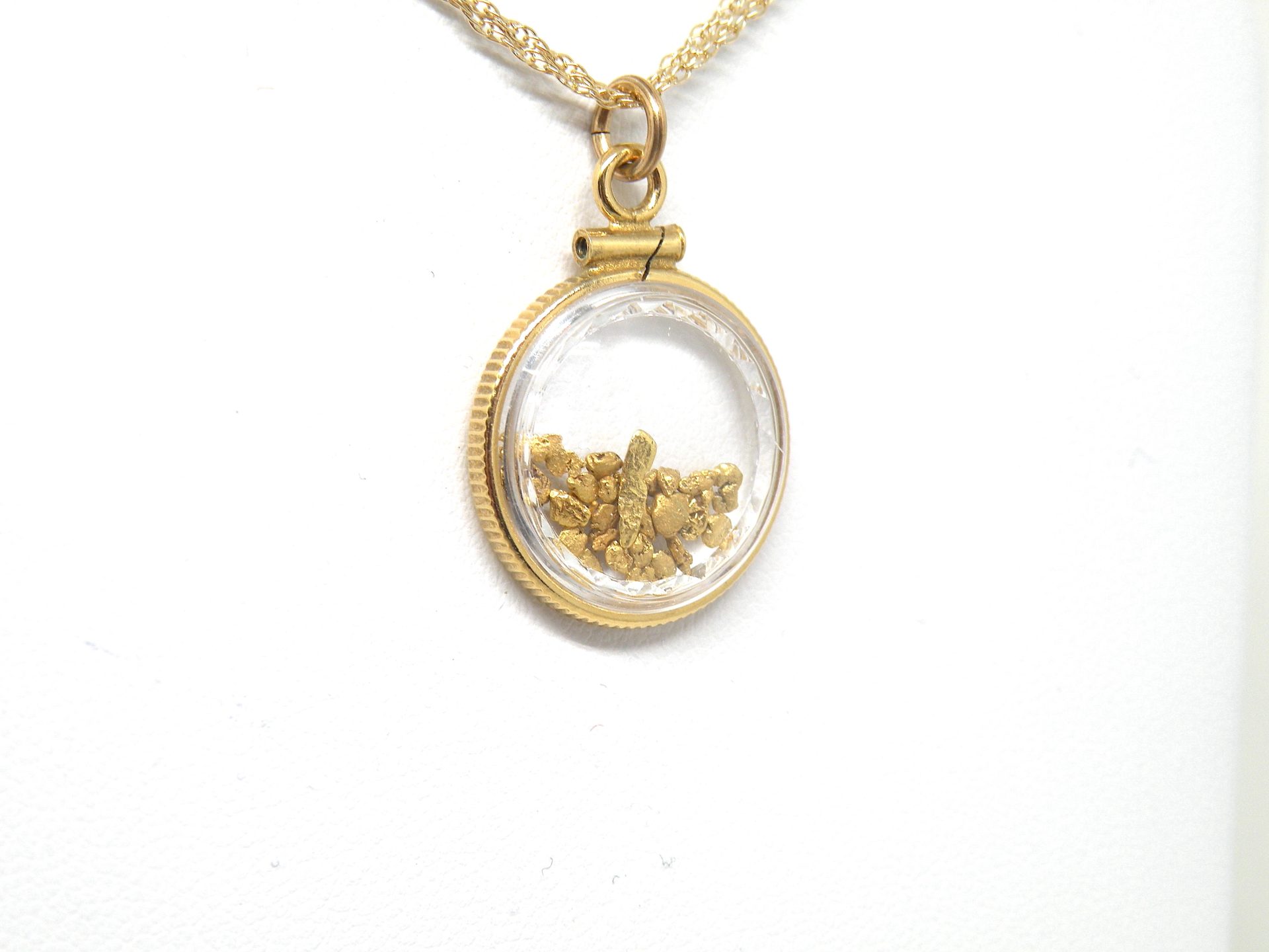 Gold filled 18mm locket pendant, natural Gold nuggets, faceted lens