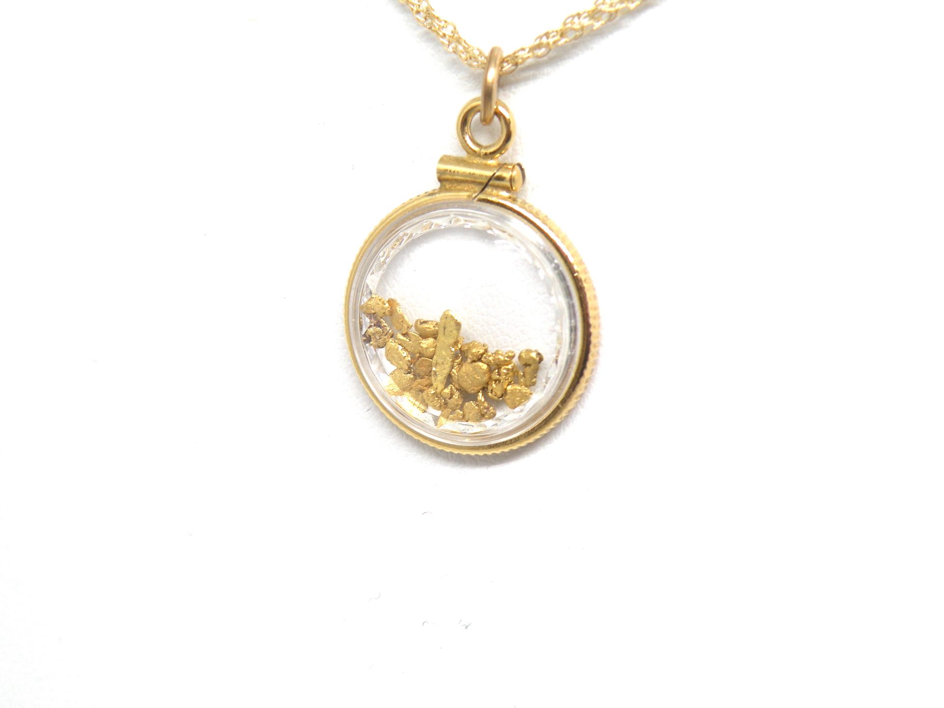 Gold filled 18mm locket pendant, natural Gold nuggets, faceted lens - Image 5