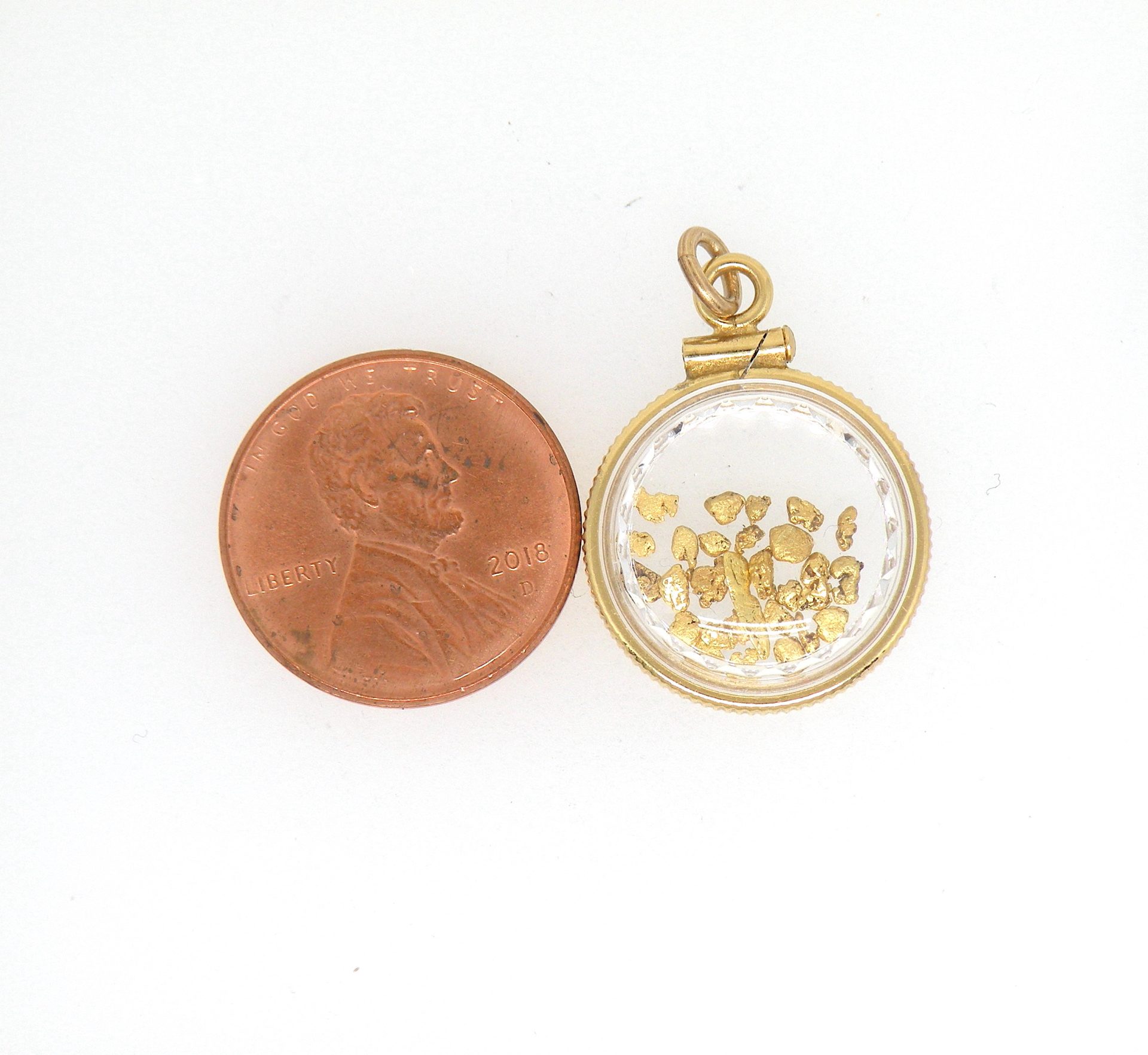 Gold filled 18mm locket pendant, natural Gold nuggets, faceted lens - Image 6