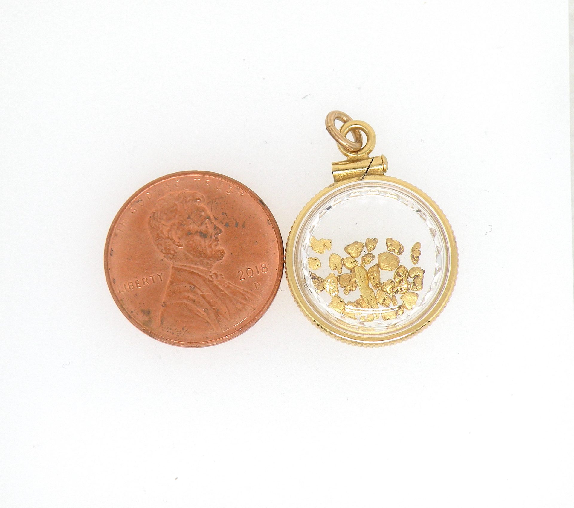 Gold filled 18mm locket pendant, natural Gold nuggets, faceted lens - Image 7
